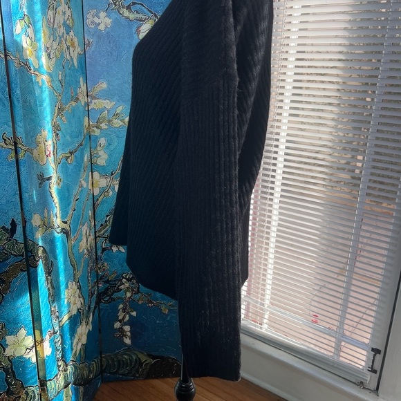 Guess size large black asymmetrical design sweater. - Picture 5 of 16